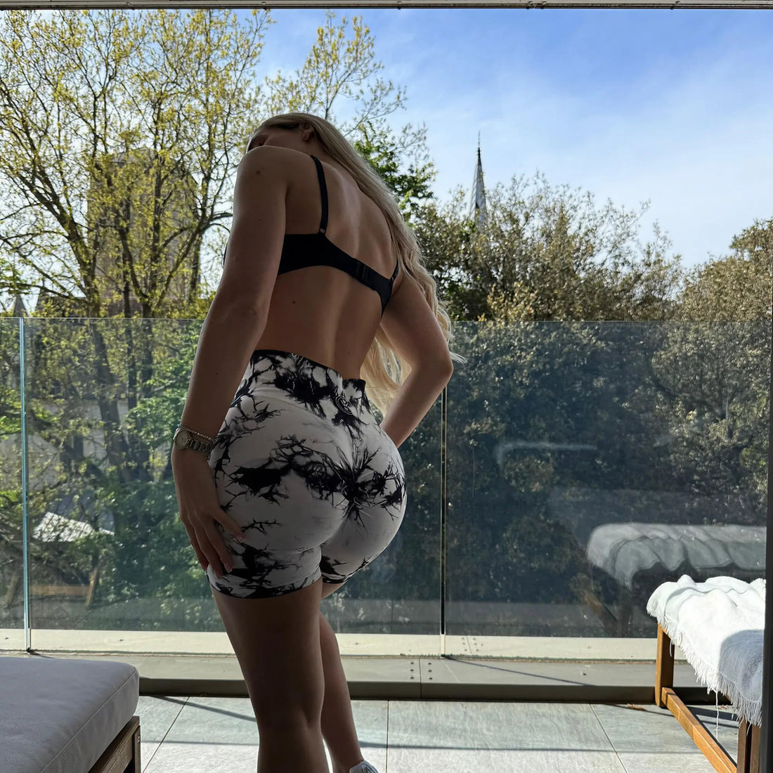 Marble Effect Seamless Scrunch Shorts – Sculpting High-Waist Fit
